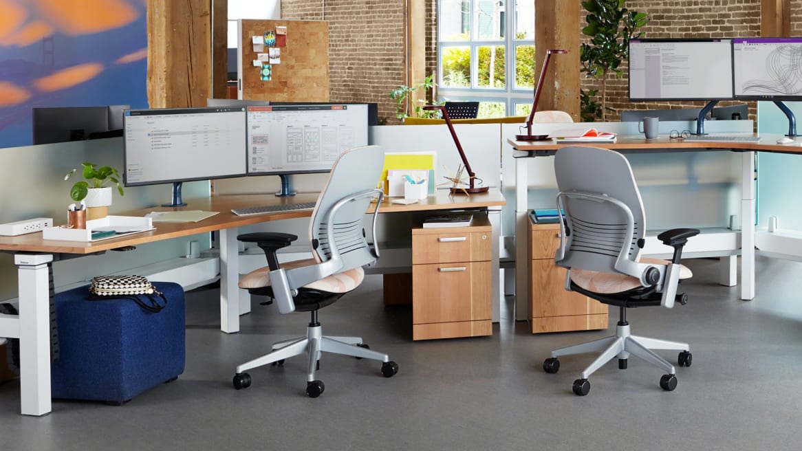 https://images.steelcase.com/image/upload/c_fill%2Cq_auto%2Cf_auto%2Ch_656%2Cw_1166/v1590007504/www.steelcase.com/2020/05/20/20-0140279.jpg