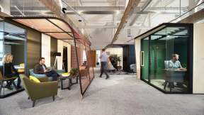 EMEA Orangebox Campers&Dens CD05CLS with Awning and Kink in a work environment