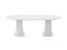 Cambio Ovaler Tisch Auf weißem Hintergrund