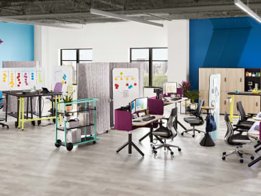 An office environment that includes Steelcase Flex height-adjustable desks, Gesture desk chairs, Flex Slim tables, SILQ stool height chairs and Steelcase Flex carts