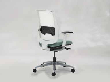 EMEA CarbonNeutral Reply Air task chair on a grey background