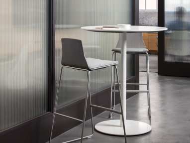 Montara650 Chair & Table in a working environment
