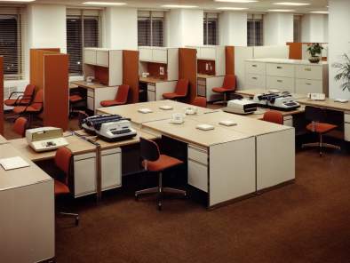 1976: Top Banks Standardize on Steelcase