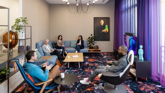 Employees chatting in a Steelcase Paris WorkLife meeting room.