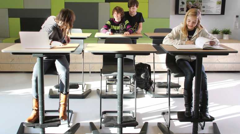 Vanerum Opti+ Seating chairs in a classroom environment