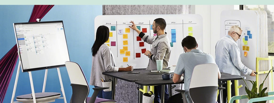 Webinar: Empowering Innovative Teams 4 employees are working in open space