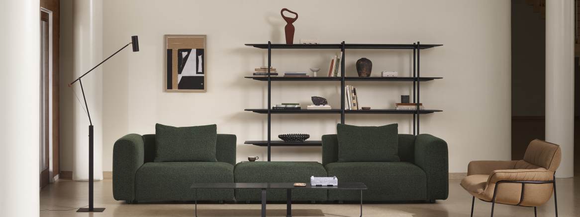 Wendelbo_Boketto_Mod. 3 + 16 + 4_Spectrum col. 10, Duvet_Blend col. 3001, Formal Shelving, Root coffee table_300 dpi