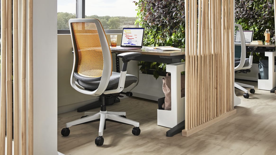 Private space with a height adjustable desk and Amia chair