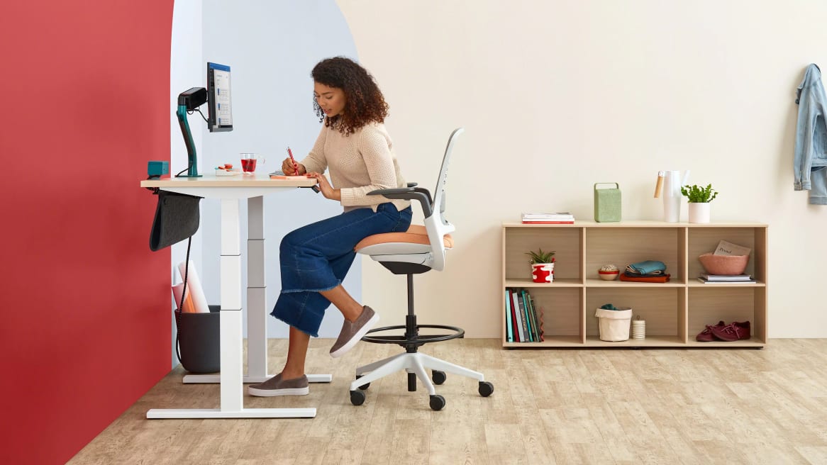 girl using a bivi height adjustable desk with monitor