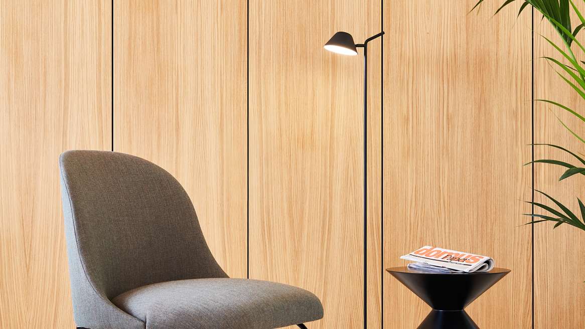 Aleta Metal Base Lounge Chair