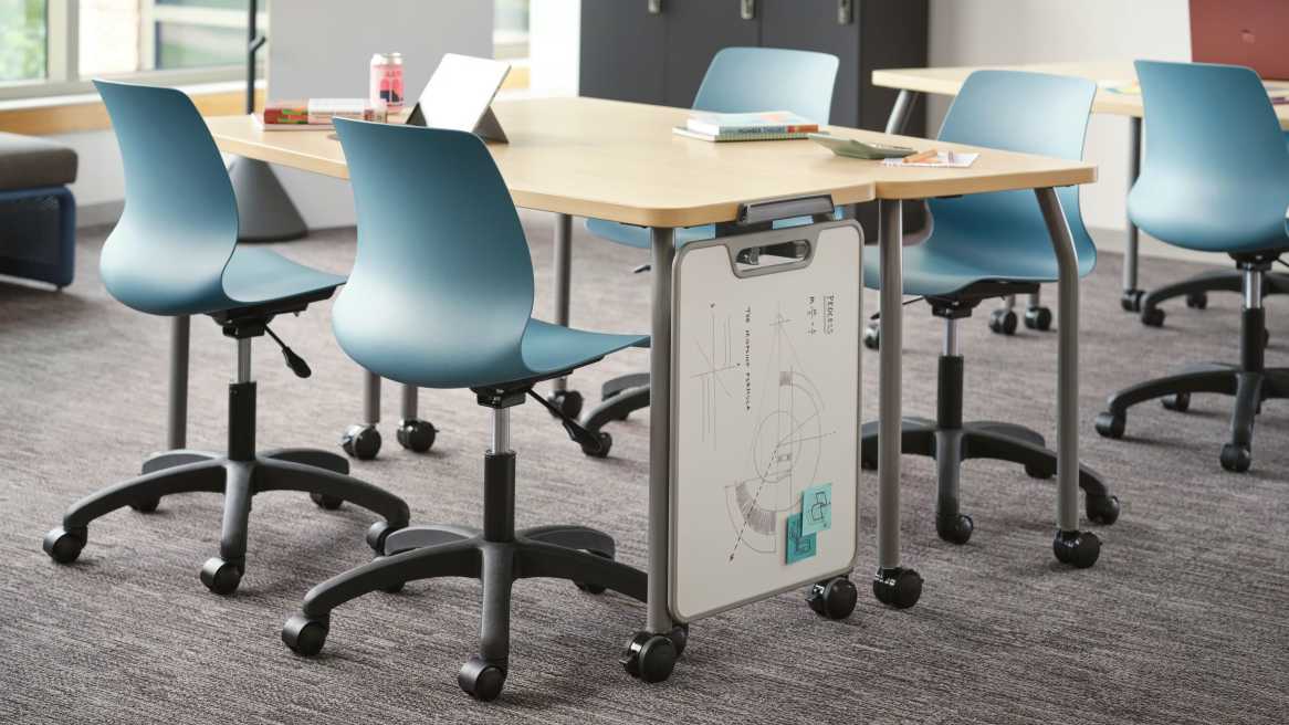 Agree Four-leg Stacking Chair