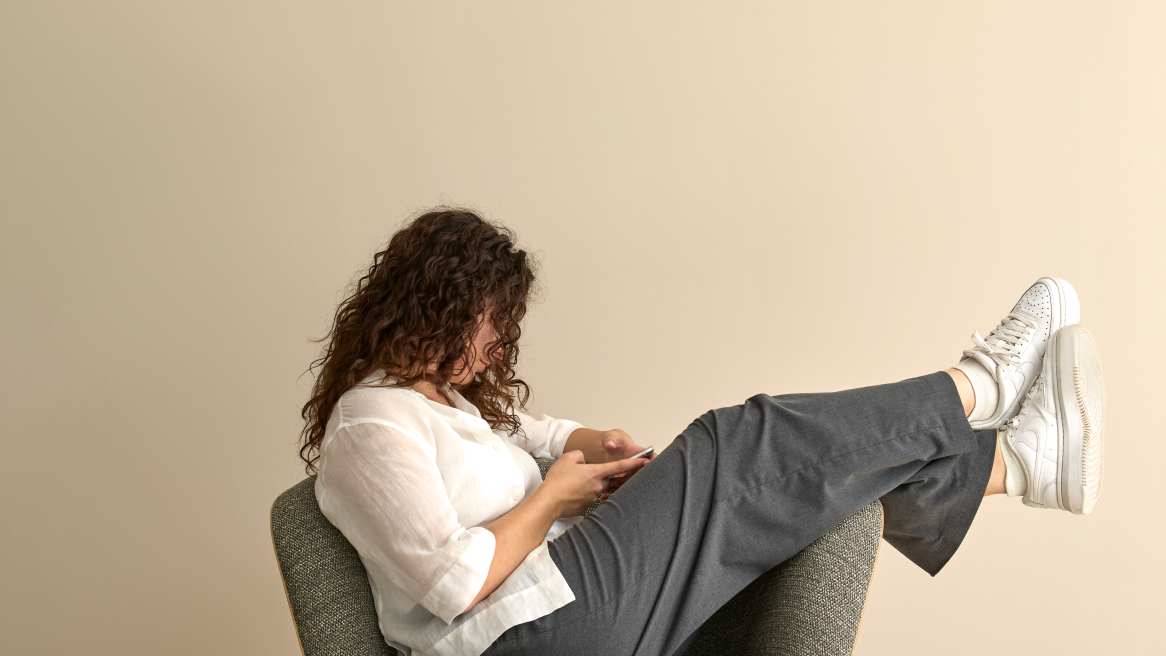 Manto Lounge Chair - Fixed Base