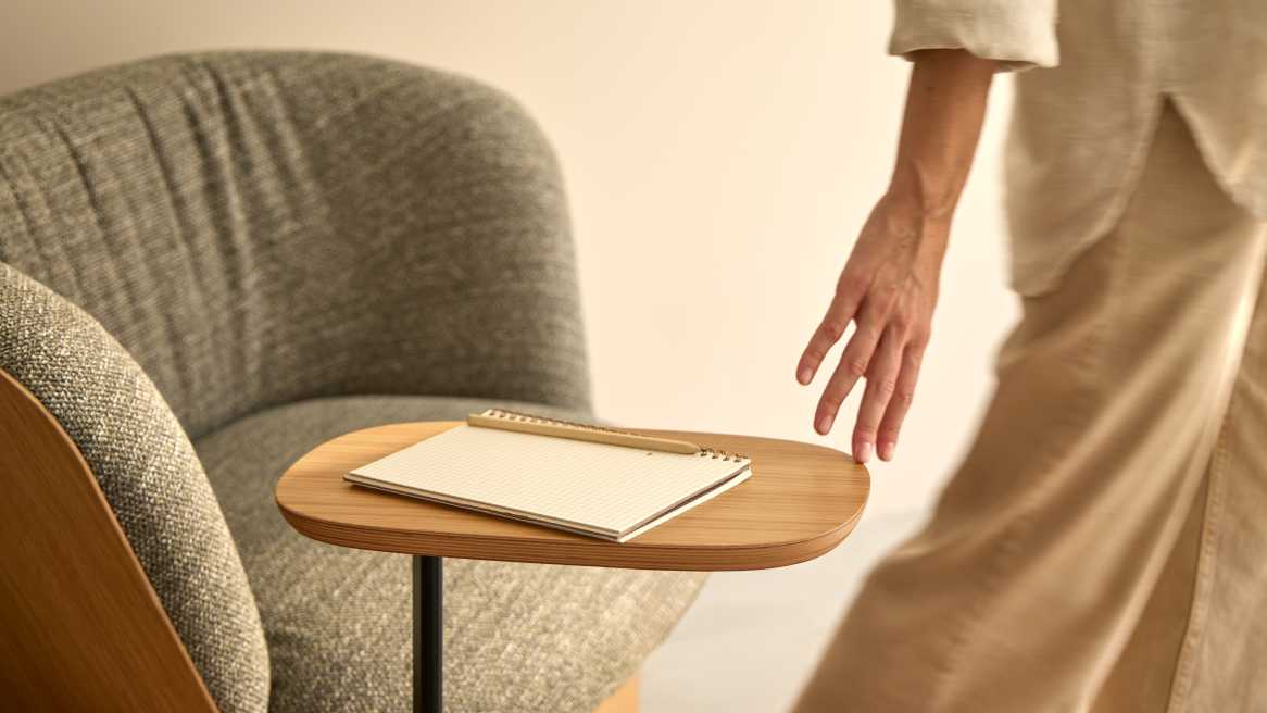 Manto Lounge Chair - Fixed Base