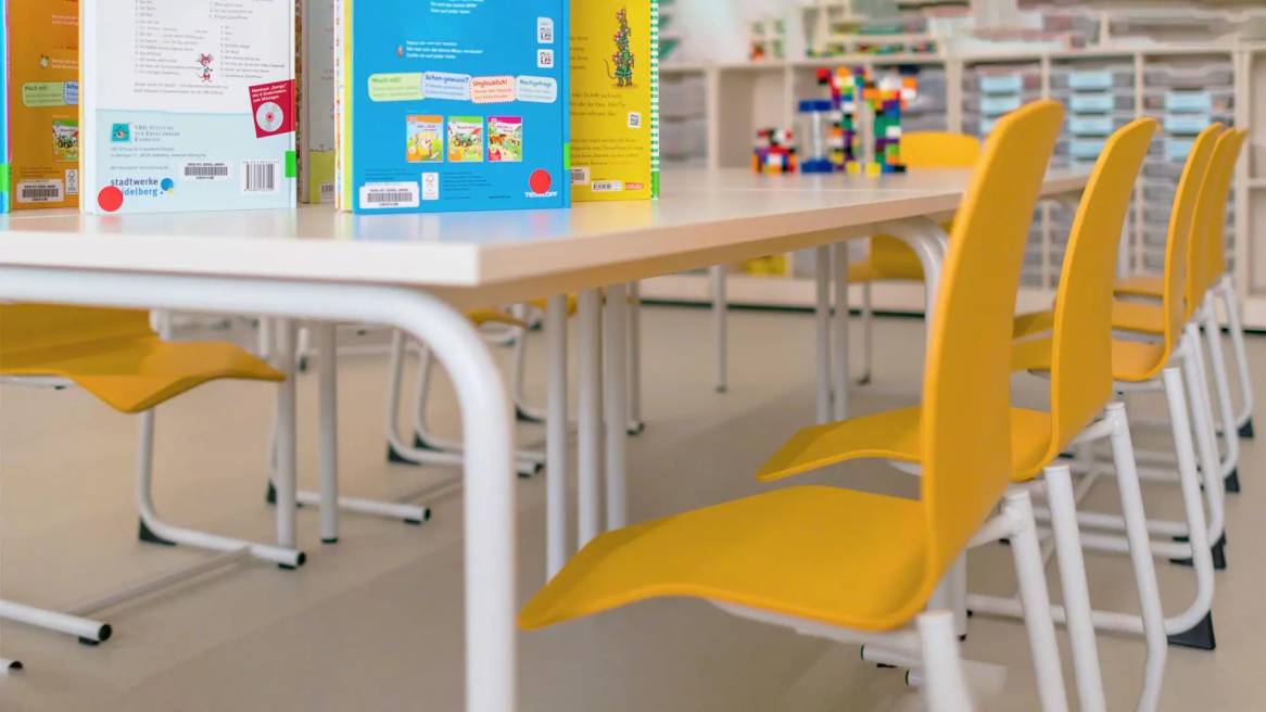 Vanerum SEED chairs in a classroom environment