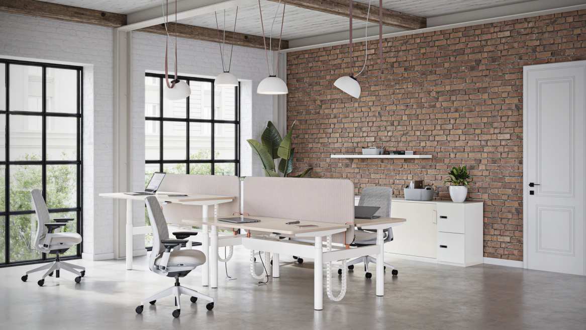EMEA BRIZA Screens and Gesture Office Chair in a work environment
