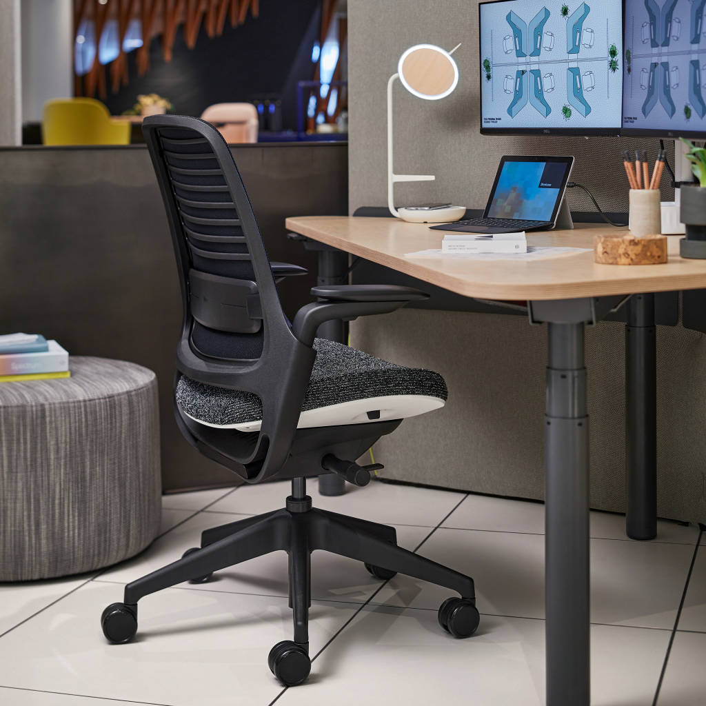 Knoll Launches Its Cantilevered Newson Task Chair at NeoCon 2022