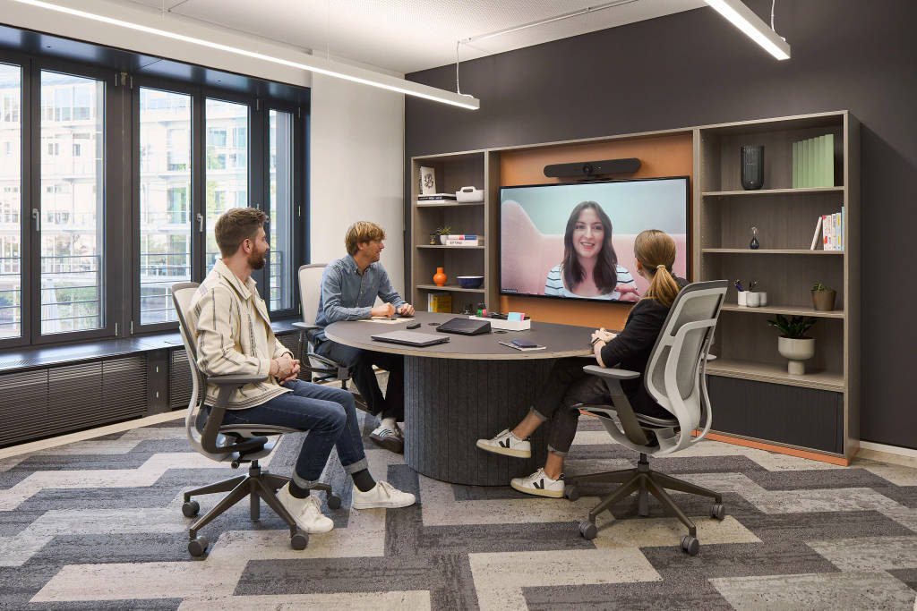 EMEA Munich LINC - Ocular Coupe 3, Karman LUX, Share It Media Wall