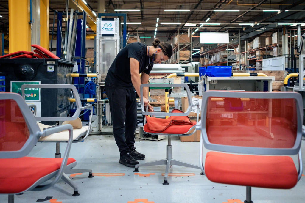 Manufacturing chairs